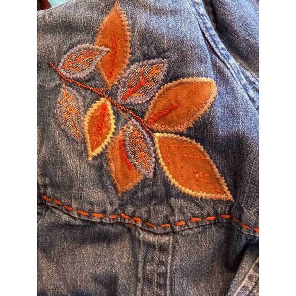 Westbound Embroidered Blue Denim Button Front Long Sleeve Shirt Size Medium - Picture 3 of 6